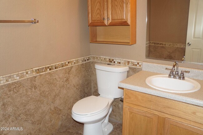 Foto del edificio - 2935 E Cherry Hills Dr