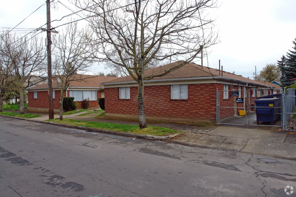 Primary Photo - 5830-5844 NE 9th Ave