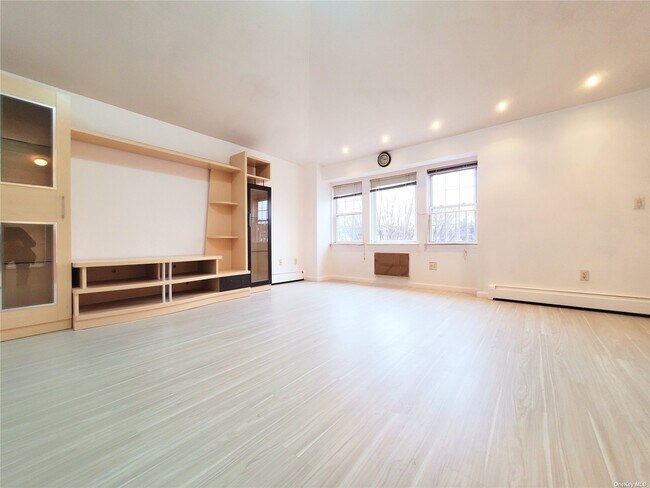 Foto del edificio - 94-15-94-90 90th Ave