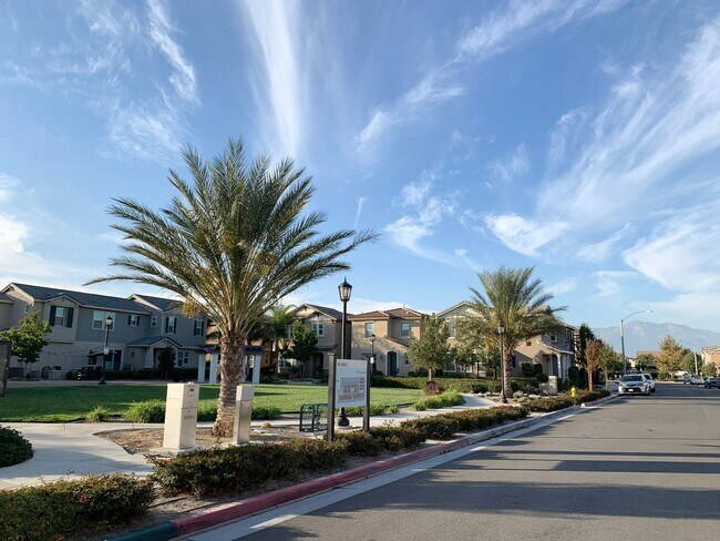 Foto del edificio - GORGEOUS HOME IN EASTVALE CORONA