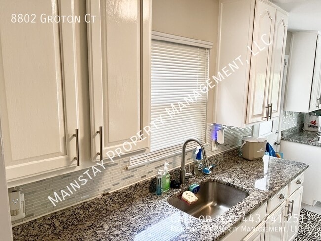 Foto del edificio - 8802 Groton Ct