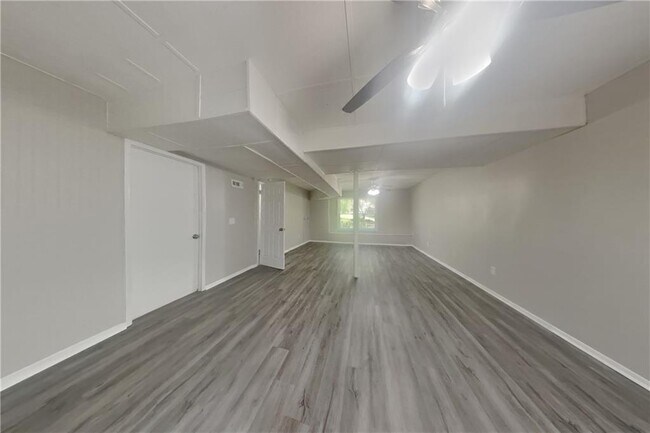 Building Photo - 1842 Jarrett Dr