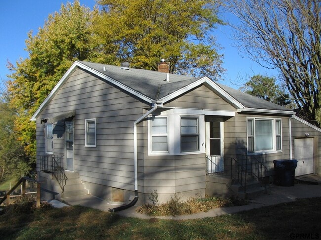 Building Photo - 918 Bellevue Blvd N