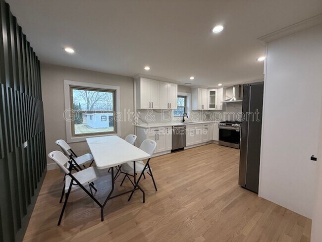 Foto del edificio - 465 Alexander Blvd