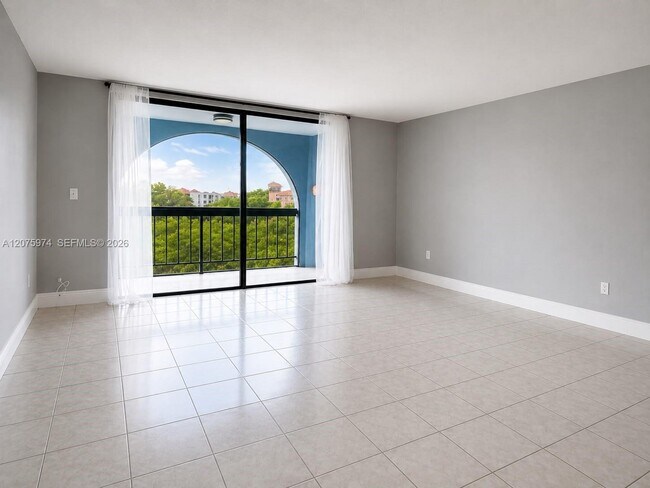 Building Photo - 9440 Fontainebleau Blvd