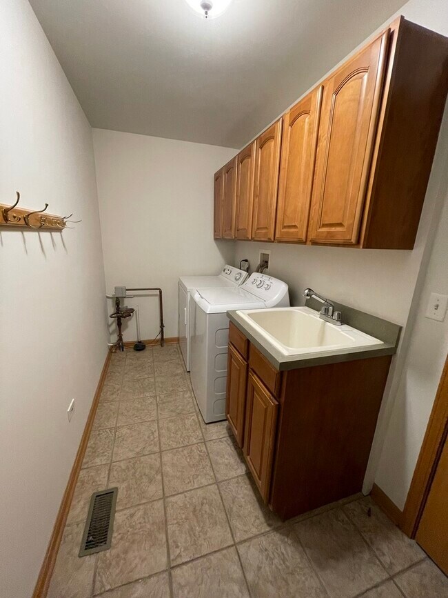 Building Photo - 1473 S Candlestick Way