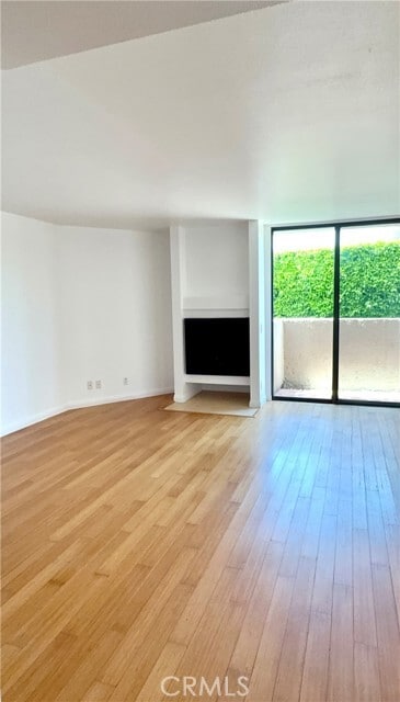 Foto del edificio - 7826 Topanga Canyon Blvd