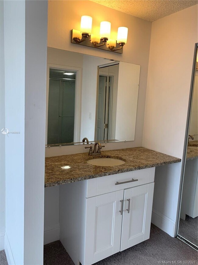 Foto del edificio - 1250 NE 125th St