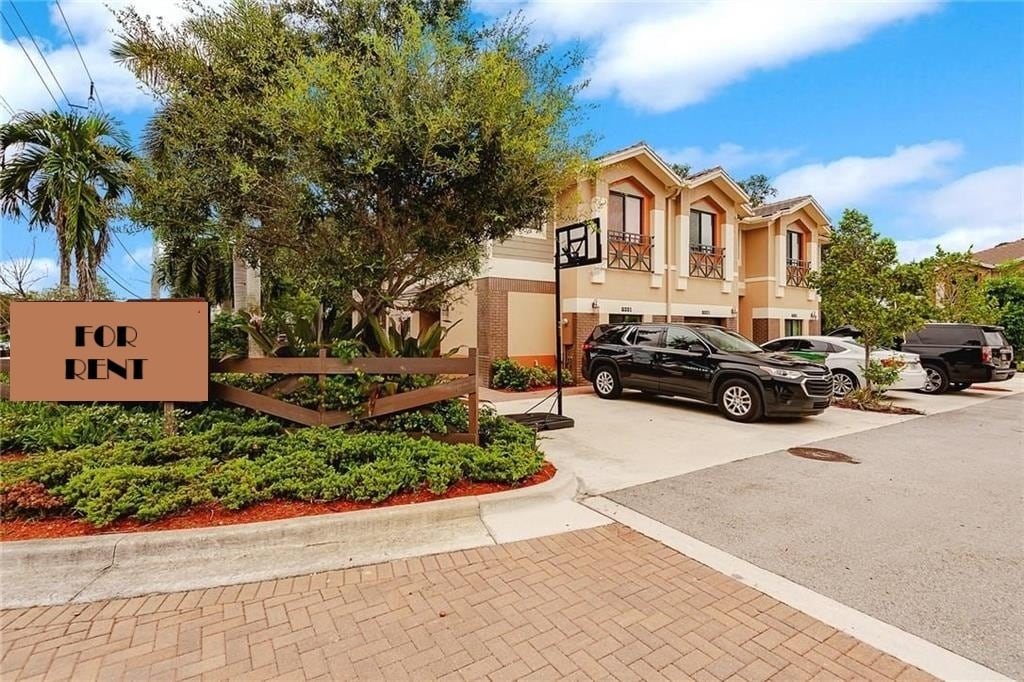 Foto principal - 6321 S Station Sq