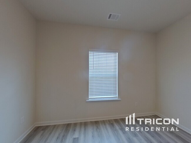 Building Photo - 1013 Claas Wy