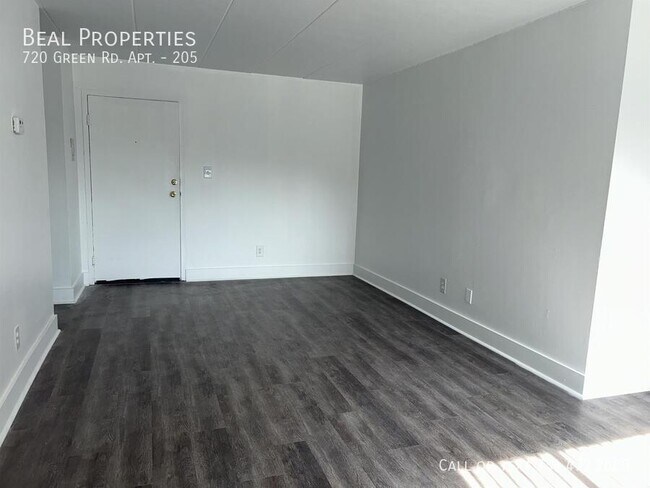 Foto del edificio - 720 Green Rd