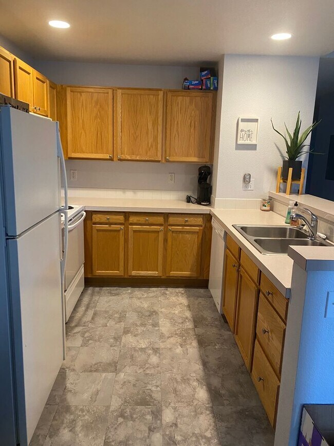 Building Photo - Beautiful 2 bedroom, 2 Bath Condo with 1 Car Detached Garage in Southwest Fort Collins, CO