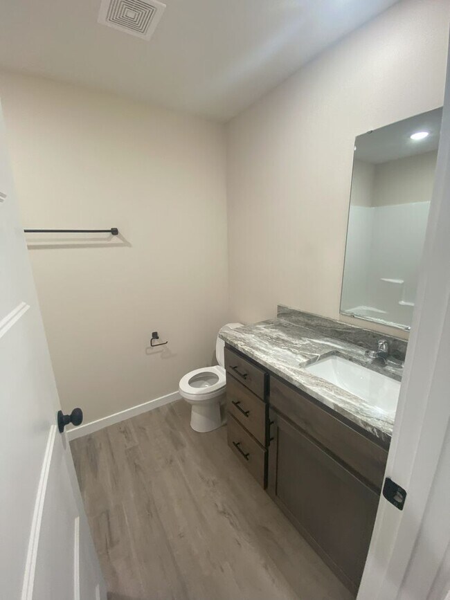 Building Photo - Brand New Home!!