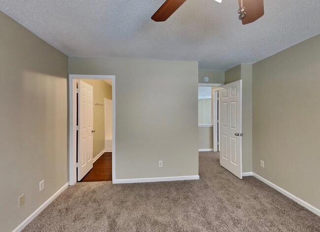 Foto del edificio - 3456 Carriage Chase Rd
