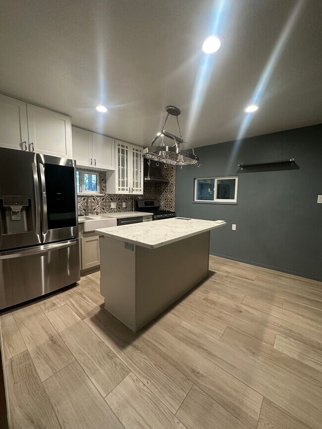 Foto del edificio - Quaint 3 Bedroom Home with Modern Upgrades...