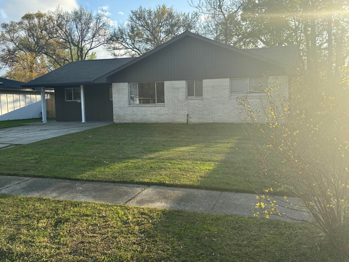 Foto principal - 223 Hummingbird Ln