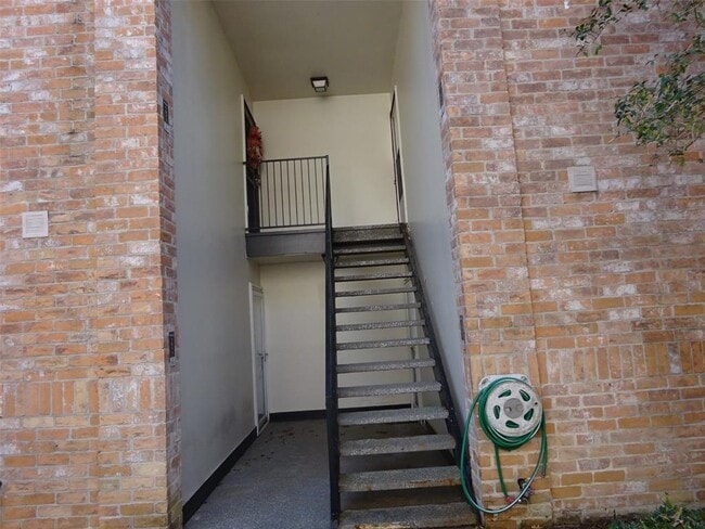 Building Photo - 1811 Stoney Brook Dr