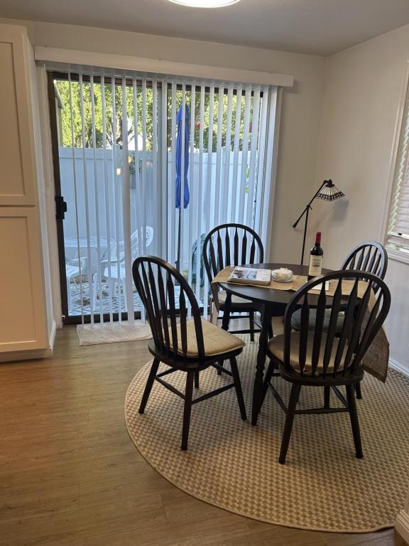 Foto del edificio - 2215 Poplar Dr