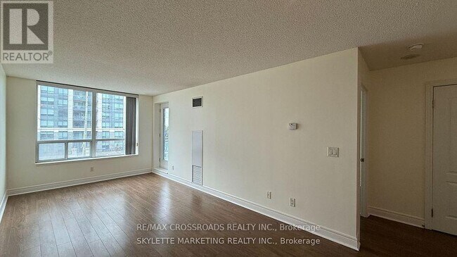 Photo du bâtiment - 62 Suncrest Blvd