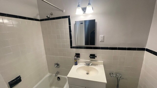 Foto del edificio - 3 Sadore Ln