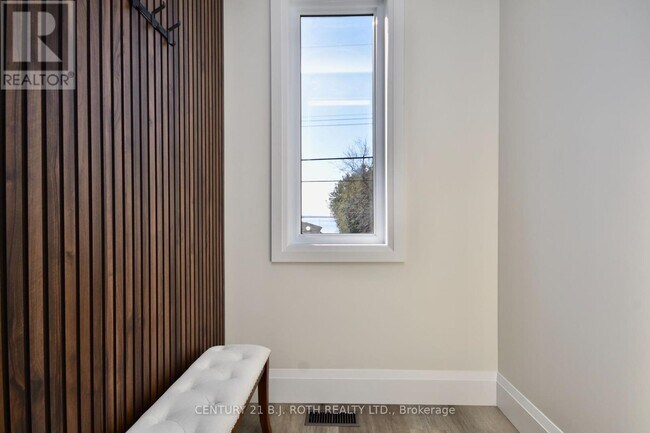 Photo du bâtiment - 1411 Maple Way