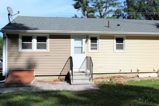Building Photo - 15 Conant St