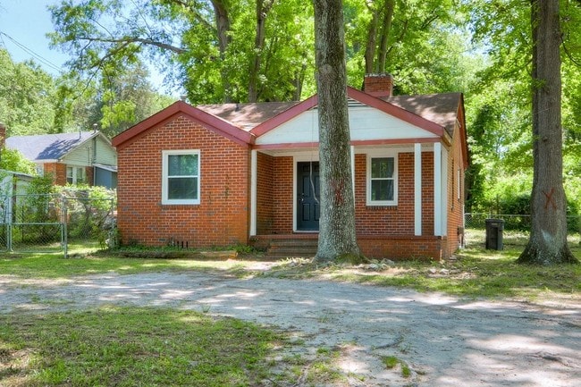 Building Photo - 2216 Martin Rd