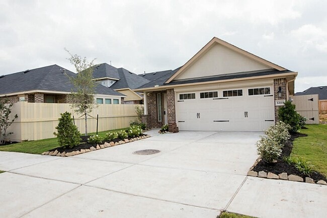 Building Photo - 12111 Parade Park Pl