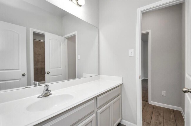 Foto del edificio - 2131 Levant Ln