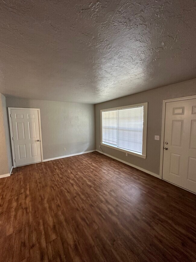 Foto del edificio - 1708 Westchester Dr