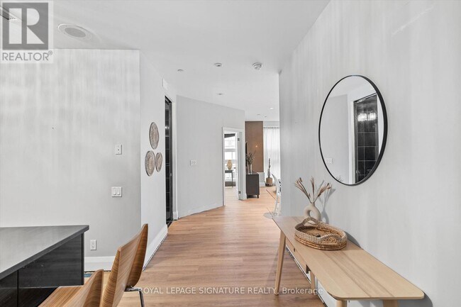 Photo du bâtiment - 393 King St W