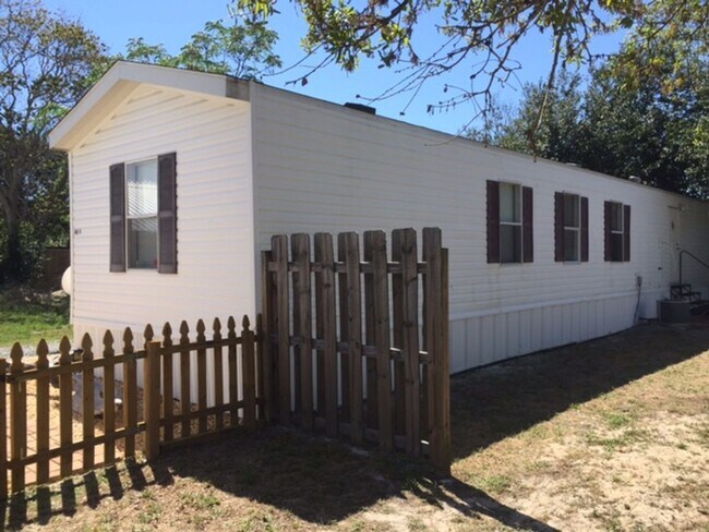 Building Photo - PCB Rental 3 BR / 1 BA - Convenient to it all!