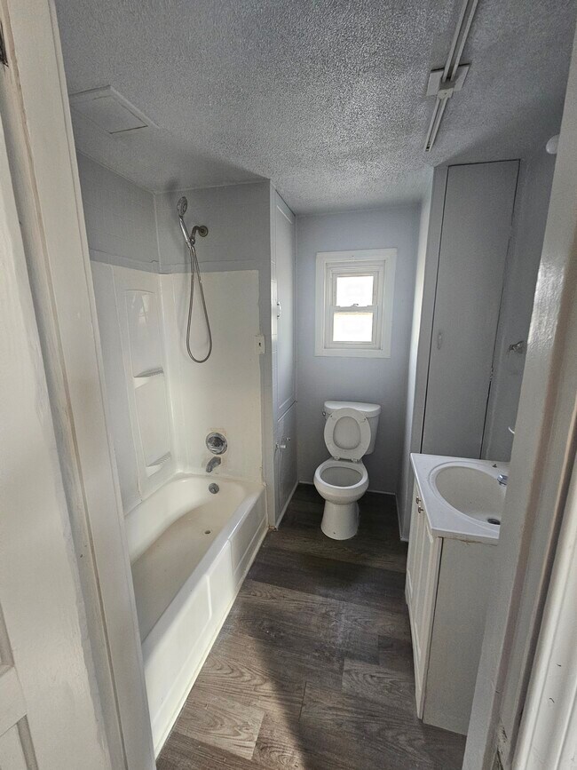 Building Photo - 4342 Vine St