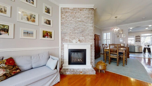 Building Photo - 1114 G St NE
