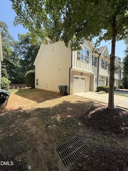 Foto del edificio - 2106 Scarlet Maple Drive