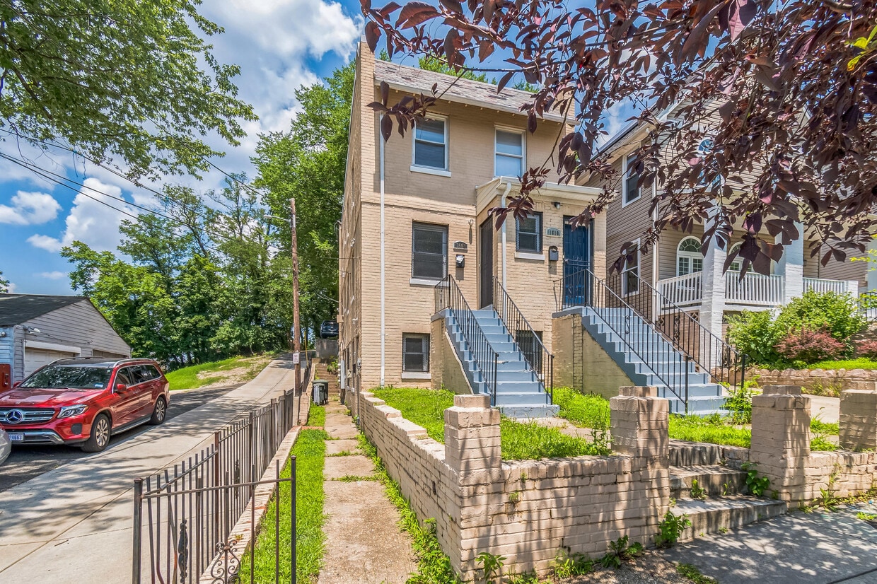 Photo - 1608 W St SE (Washington, DC)