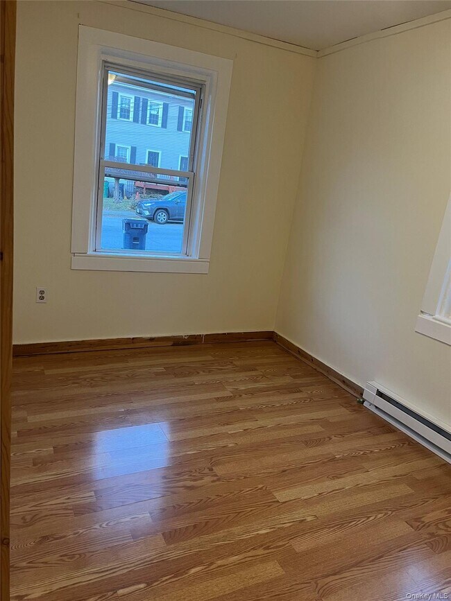 Foto del edificio - 26-26 Franklindale Ave