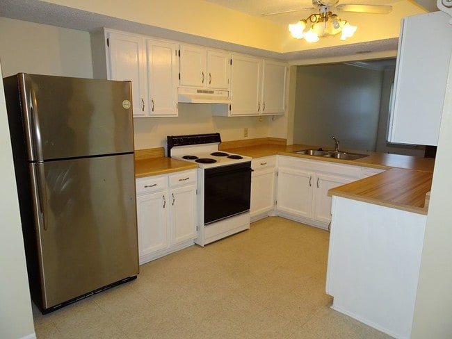 Building Photo - Two bedroom town home in Timberlake