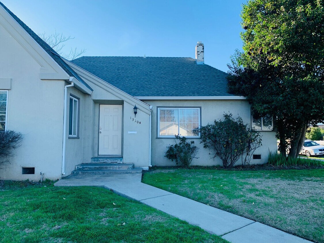 Primary Photo - 1330 H St
