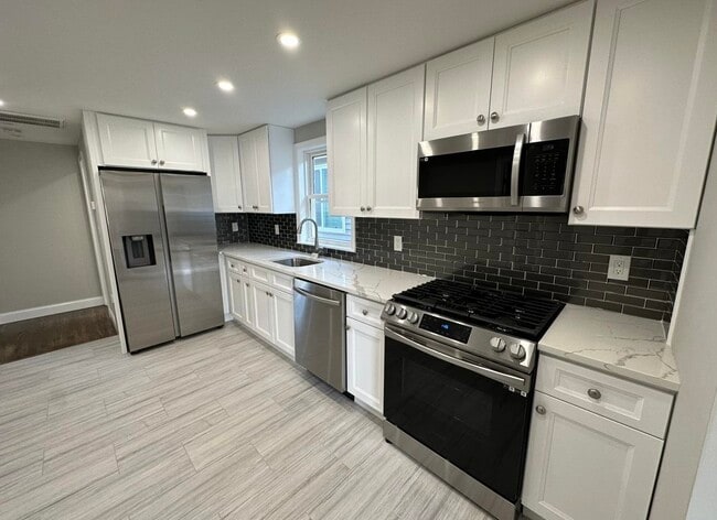 Building Photo - 410 Cator Ave