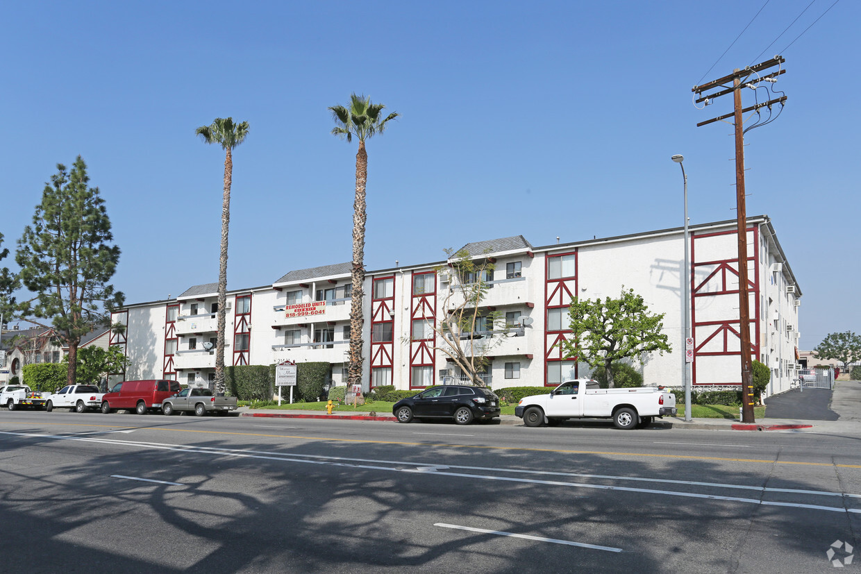 Primary Photo - Warner Manor Apartments