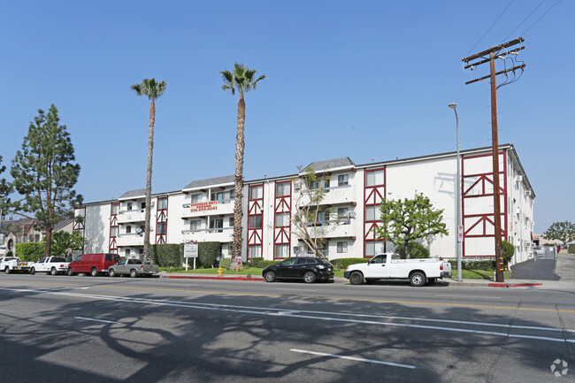 Building Photo - Warner Manor Apartments