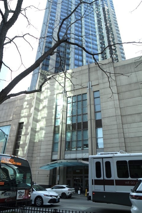 Building Photo - 512 N McClurg Ct