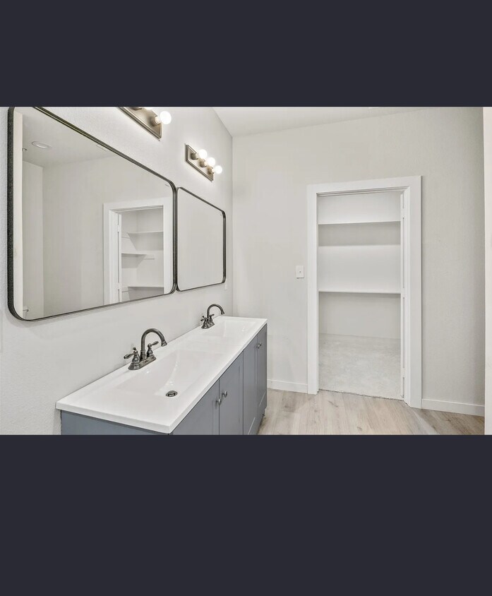 Double vanity primary bathroom - 3315 Rutledge St (Dallas, TX)