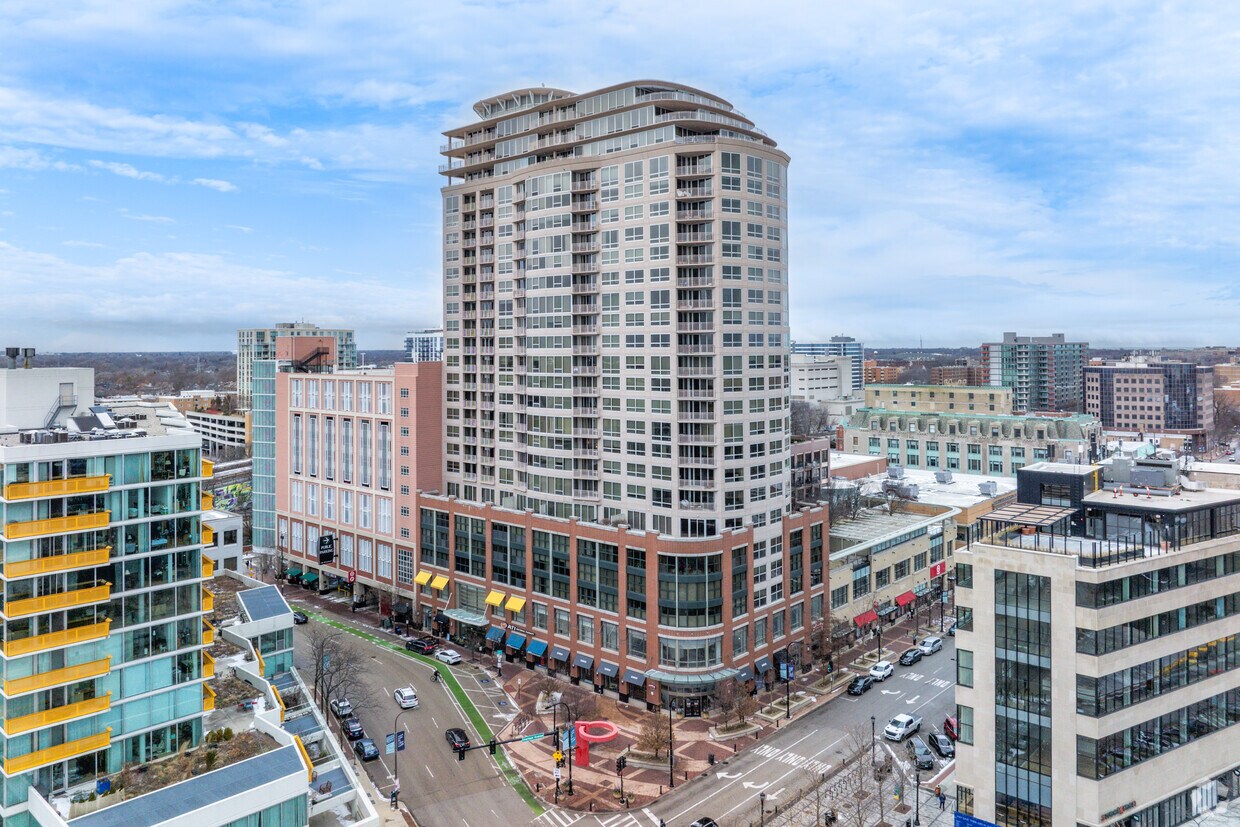 Foto principal - The Residences of Sherman Plaza