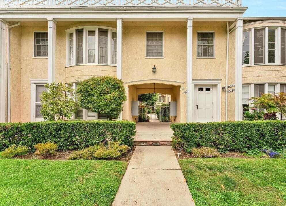 15230 Dickens St Unit Half, Sherman Oaks, CA 91403 Condo for Rent in