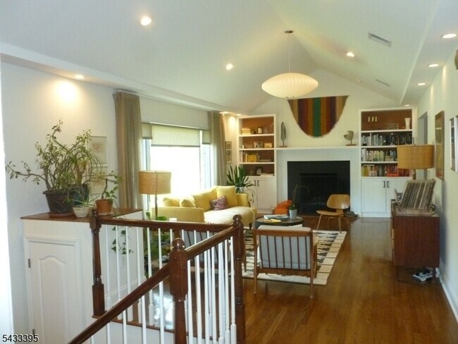Foto del edificio - 48 Woodmont Rd