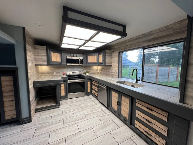 Building Photo - 20647 NW Lapine Way