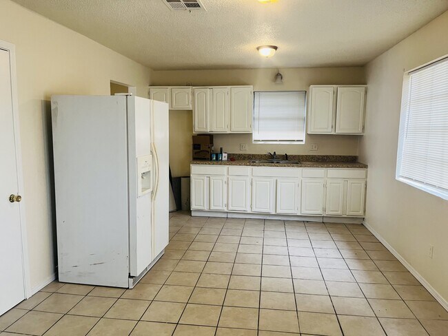 Building Photo - 10019 Caton Pl