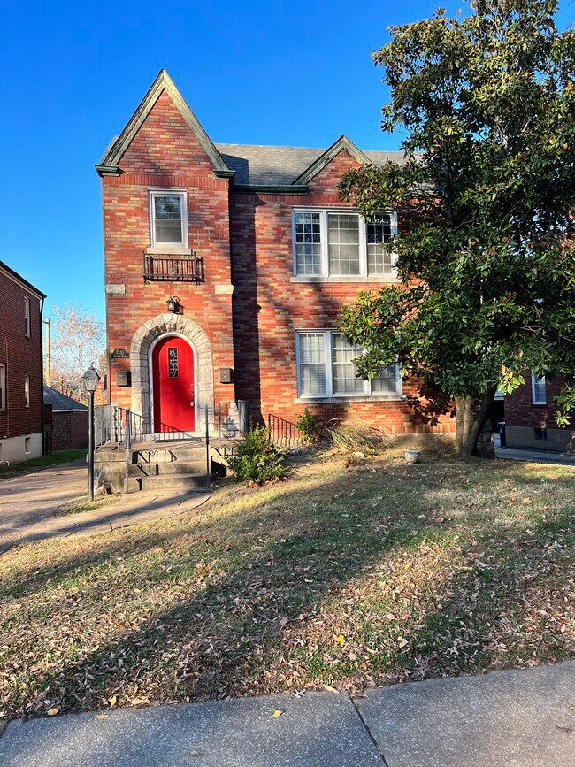 7331 Delmar Blvd Unit A, University City, MO 63130 Apartments in